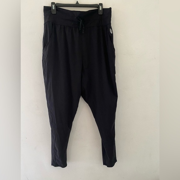 Free people Movement Black structured Jogger  silky Pants size L - Picture 2 of 8
